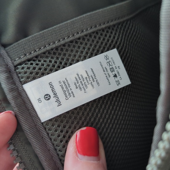 lululemon athletica Navy Blue, Green And Chartreuse Sling Bag. NWOT - Picture 7 of 11